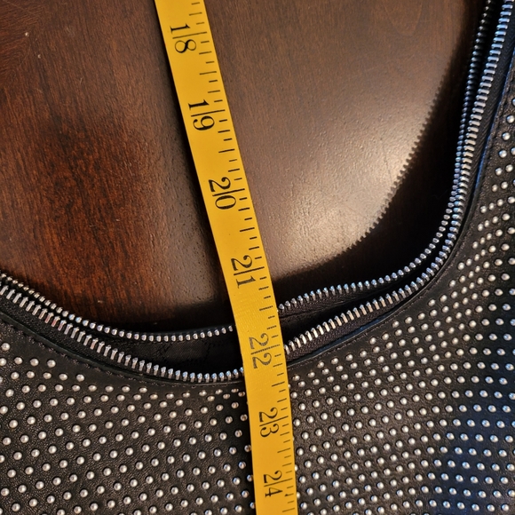 MICHAEL KORS black leather with edgy stud details hobo cross over - Picture 16 of 16